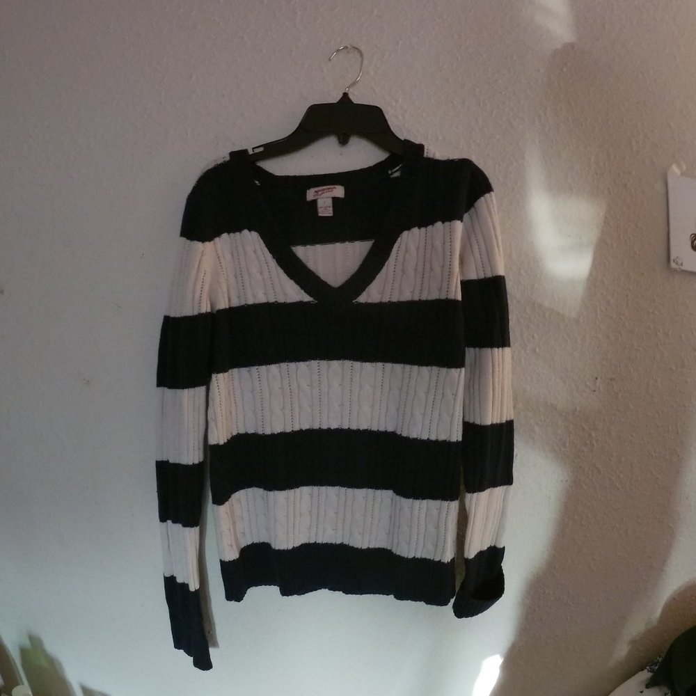 V-Neck striped sweater
